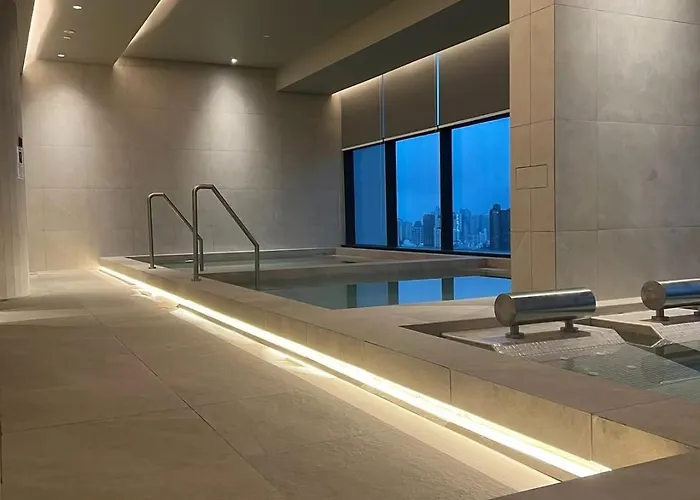 Rama 9 - Private Duplex - Fully Equipped - Sky Pool - Gym - 24hrs Mart Lägenhet *